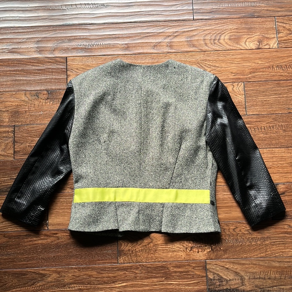 Blazer - Picture 4 of 8